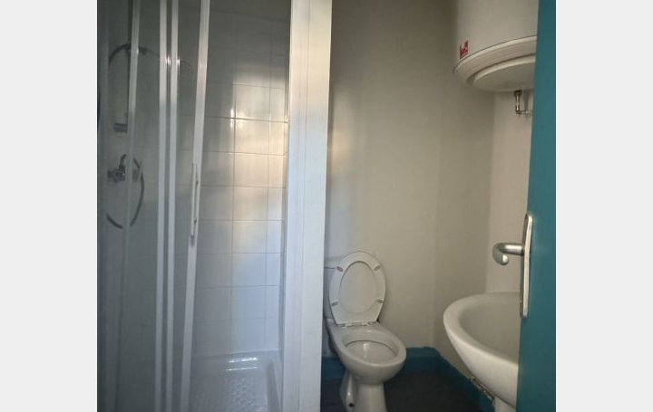 Studio VICHY (03200)  32 m2 300 € 