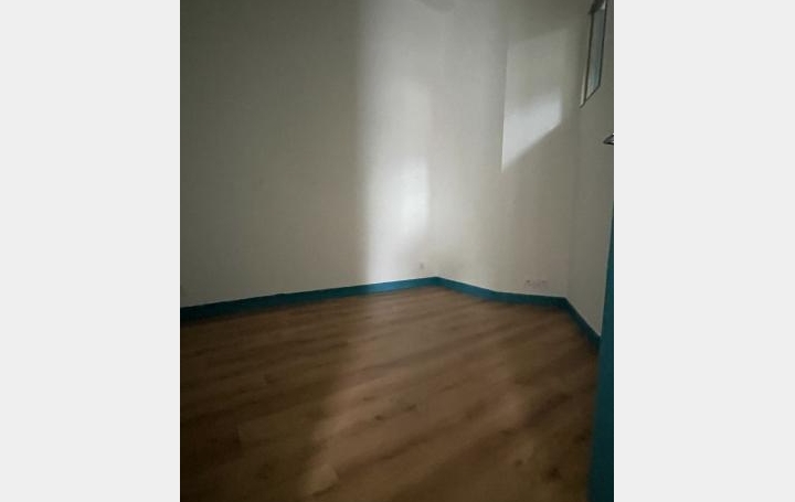 Studio VICHY (03200)  32 m2 300 € 