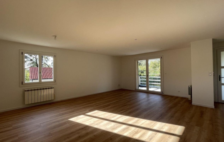 Villa ORLEAT (63190)  90 m2 235 000 € 