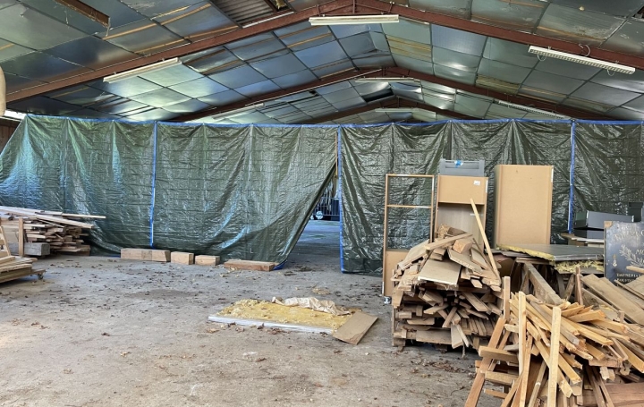 Local d'activité THIERS (63300)  1 000 m2 110 000 € 