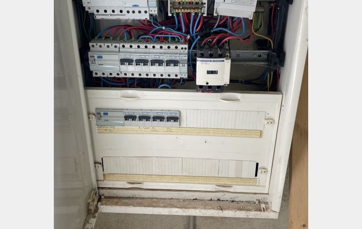 Local d'activité THIERS (63300)  1 000 m2 110 000 € 