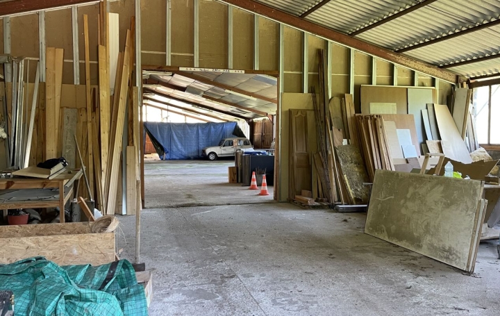 Local d'activité THIERS (63300)  1 000 m2 110 000 € 