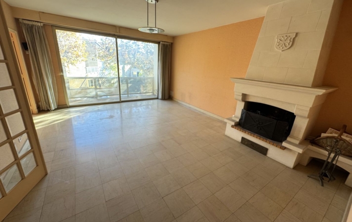 6 Pièces ALBI (81000)  205 m2 990 € 