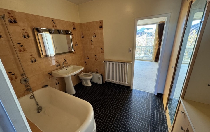 6 Pièces ALBI (81000)  205 m2 990 € 