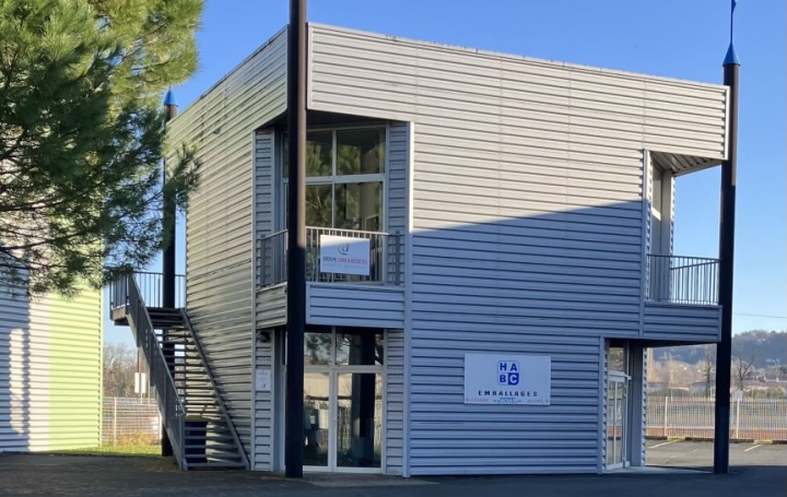 Local commercial ALBI (81000)  86 m2 1 012 € 