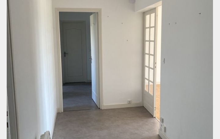 3 Pièces ALBI (81000)  82 m2 750 € 