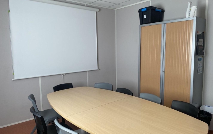 Local commercial ALBI (81000)  182 m2 1 890 € 