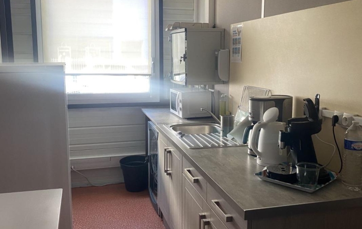 Local commercial ALBI (81000)  182 m2 1 890 € 