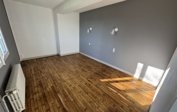 Maison REALMONT (81120)  265 m2 880 € 