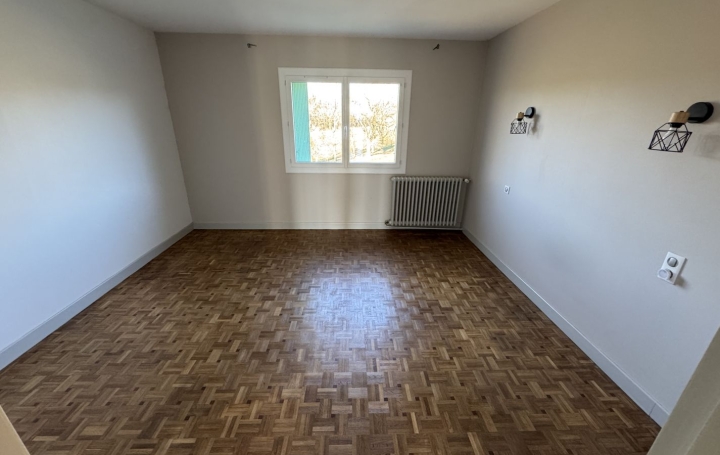 Maison REALMONT (81120)  265 m2 880 € 