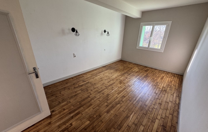 Maison REALMONT (81120)  265 m2 880 € 