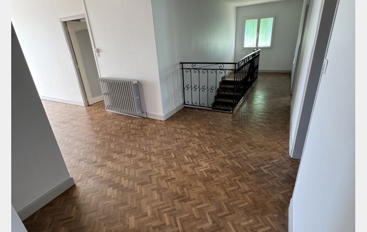 Maison REALMONT (81120)  265 m2 880 € 