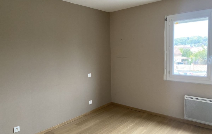 Local commercial SAINT-JUERY (81160)  75 m2 700 € 