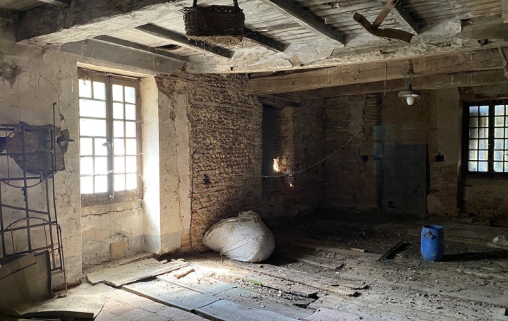 Maison ALBI (81000)  350 m2 200 000 € 