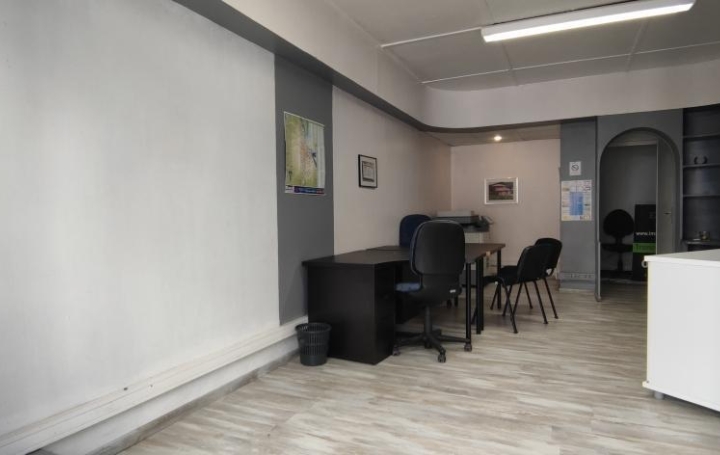 Local commercial PONT-SAINT-ESPRIT (30130)  33 m2 44 900 € 