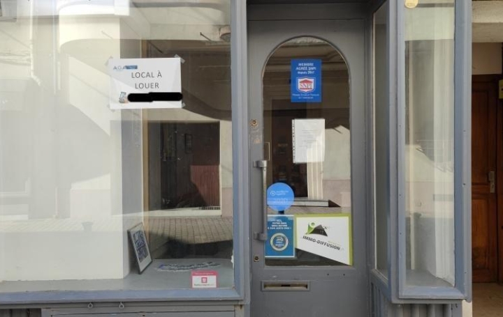 Local commercial PONT-SAINT-ESPRIT (30130)  33 m2 44 900 € 