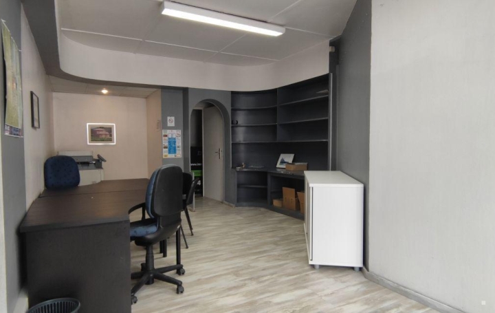 Local commercial PONT-SAINT-ESPRIT (30130)  33 m2 44 900 € 