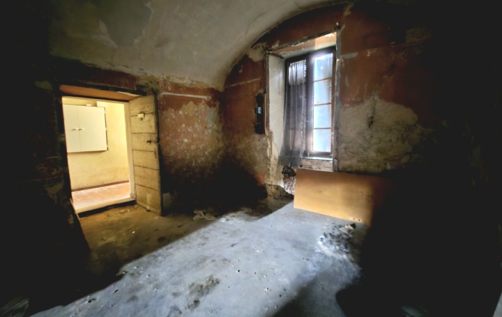 4 Pièces BAGNOLS-SUR-CEZE (30200)  70 m2 74 800 € 