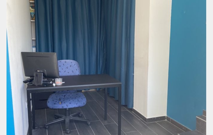 Local d'activité BAGNOLS-SUR-CEZE (30200)  347 m2 550 000 € 