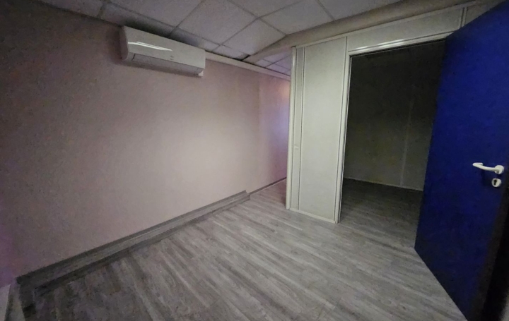 Local commercial BAGNOLS-SUR-CEZE (30200)  51 m2 75 000 € 