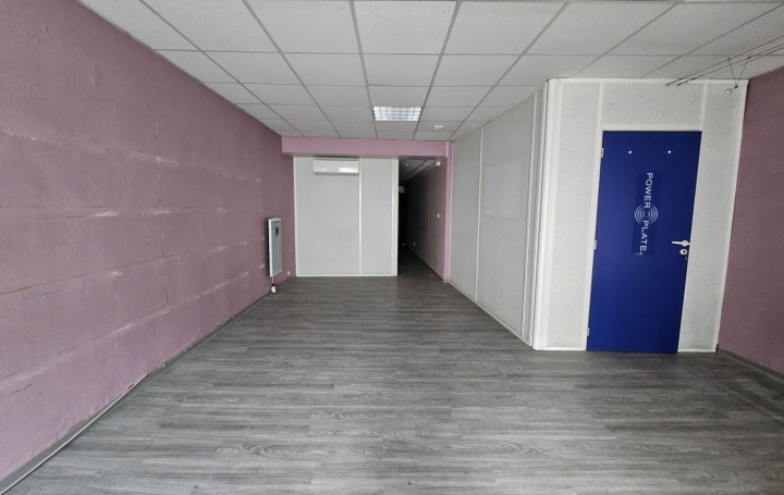 Local commercial BAGNOLS-SUR-CEZE (30200)  51 m2 75 000 € 