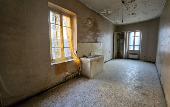 Immeuble BAGNOLS-SUR-CEZE (30200)  135 m2 149 900 € 