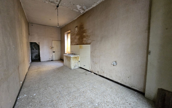 Immeuble BAGNOLS-SUR-CEZE (30200)  135 m2 149 900 € 