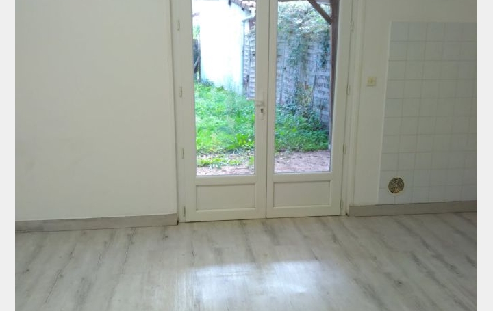 Maison SAINT-MAGNE (33125)  103 m2 730 € 