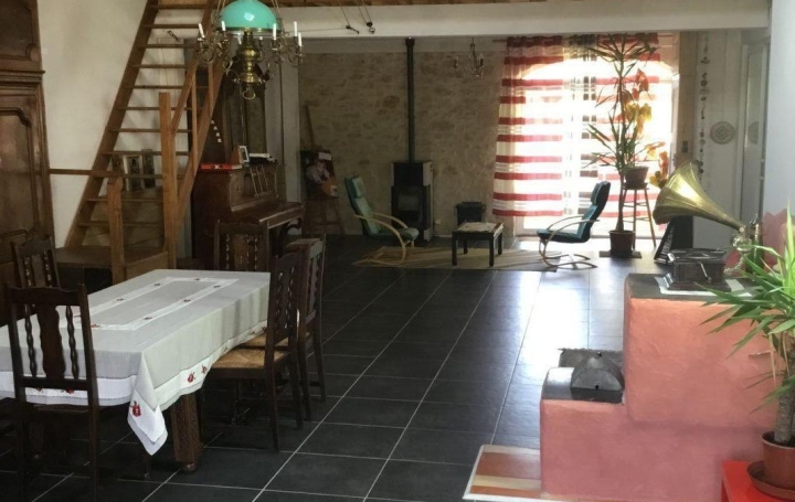 Maison SAINT-PIERRE-D'AURILLAC (33490)  373 m2 323 000 € 