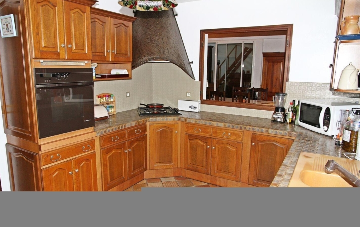 Maison SAINT-PIERRE-D'AURILLAC (33490)  373 m2 323 000 € 