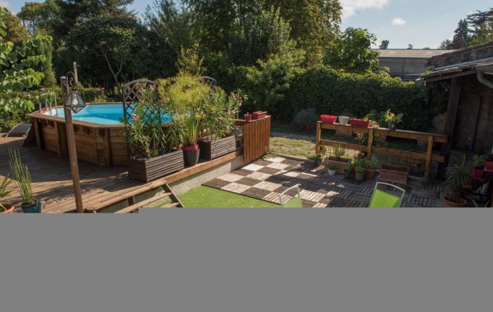 Maison SAINT-PIERRE-D'AURILLAC (33490)  373 m2 323 000 € 