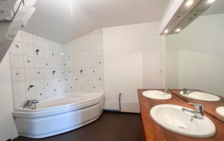 2 Pièces VILLANDRAUT (33730)  124 m2 107 000 € 