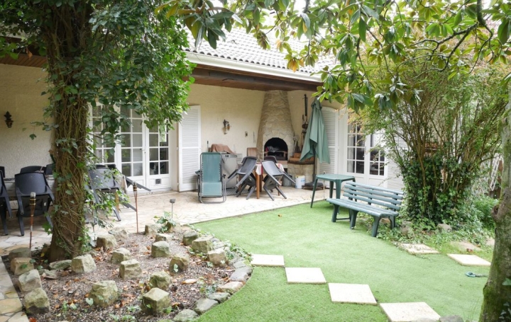 Maison CUDOS (33430)  190 m2 322 000 € 