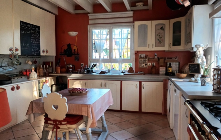 Maison SAINT-SYMPHORIEN (33113)  180 m2 374 000 € 