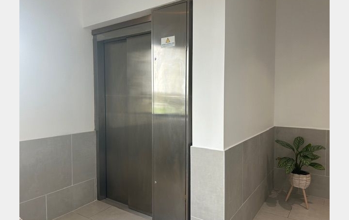 Local commercial MAUZAC (31410)  40 m2 624 € 