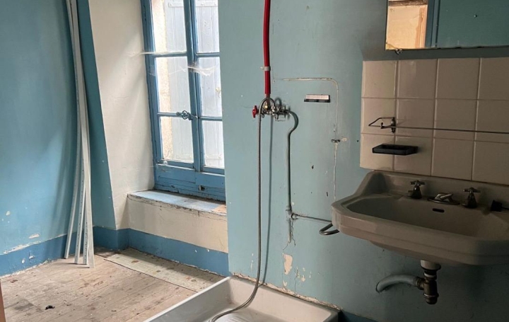 Maison de village RIOLS (34220)  57 m2 23 000 € 