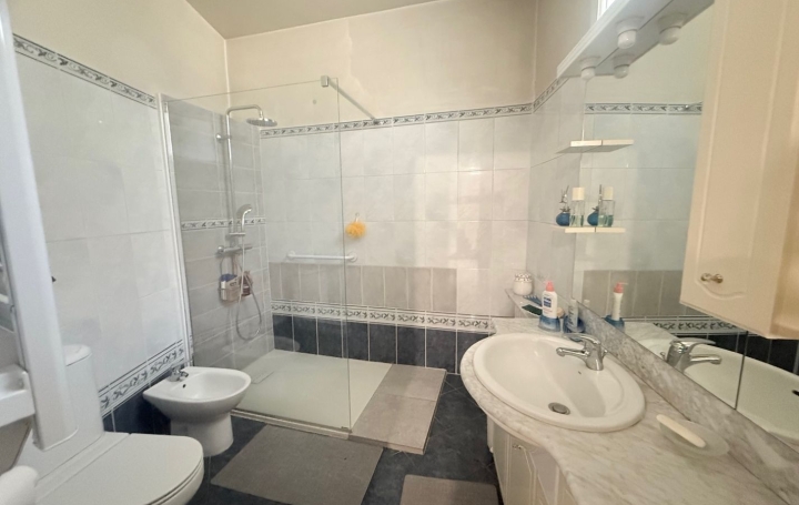 Maison de village RIOLS (34220)  247 m2 260 000 € 