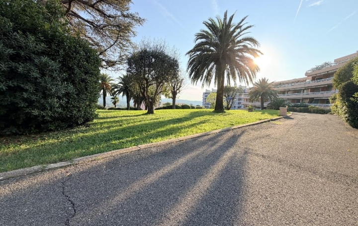 3 Pièces GRASSE (06130)  82 m2 1 650 € 