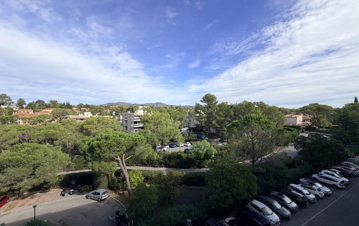 3 Pièces SAINT-RAPHAEL (83700)  61 m2 1 300 € 