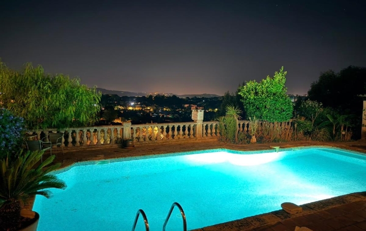 4 Pièces GRASSE (06130)  117 m2 458 000 € 