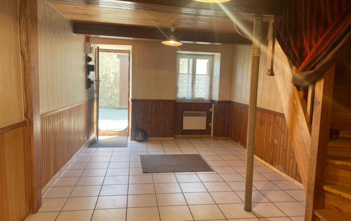 Maison SAURAT (09400)  62 m2 460 € 