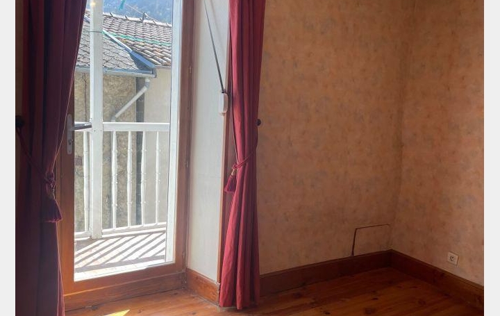 Maison SAURAT (09400)  62 m2 460 € 