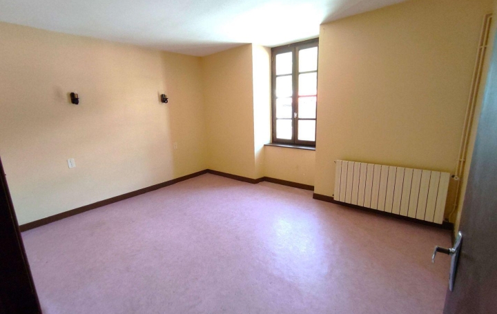 4 Pièces LUZENAC (09250)  111 m2 690 € 
