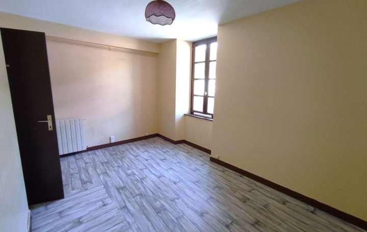 4 Pièces LUZENAC (09250)  111 m2 690 € 