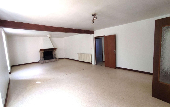 4 Pièces LUZENAC (09250)  111 m2 690 € 