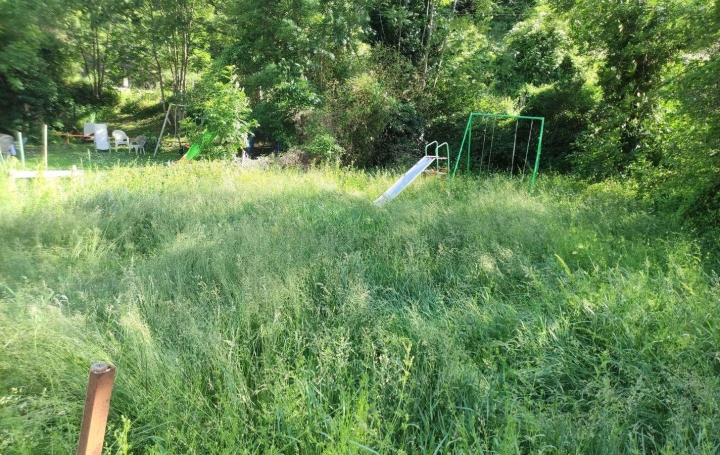 4 Pièces LUZENAC (09250)  111 m2 690 € 