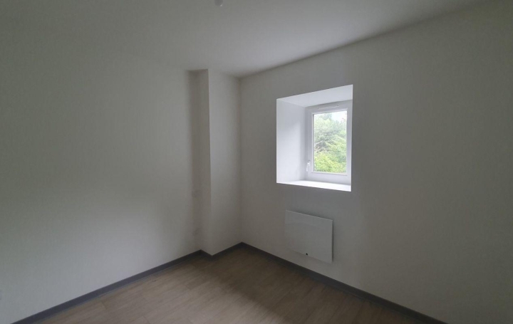 3 Pièces TARASCON-SUR-ARIEGE (09400)  79 m2 700 € 