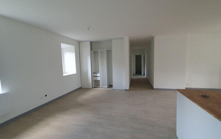 3 Pièces TARASCON-SUR-ARIEGE (09400)  79 m2 700 € 