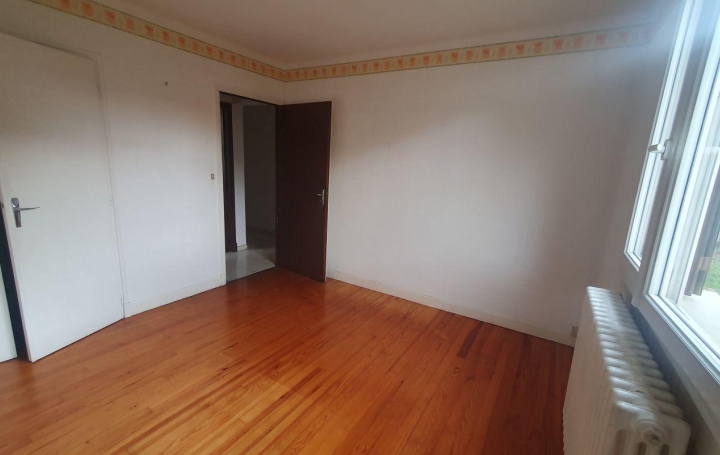 4 Pièces TARASCON-SUR-ARIEGE (09400)  96 m2 693 € 