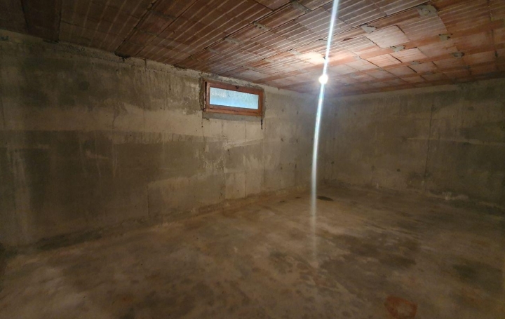 4 Pièces TARASCON-SUR-ARIEGE (09400)  96 m2 693 € 